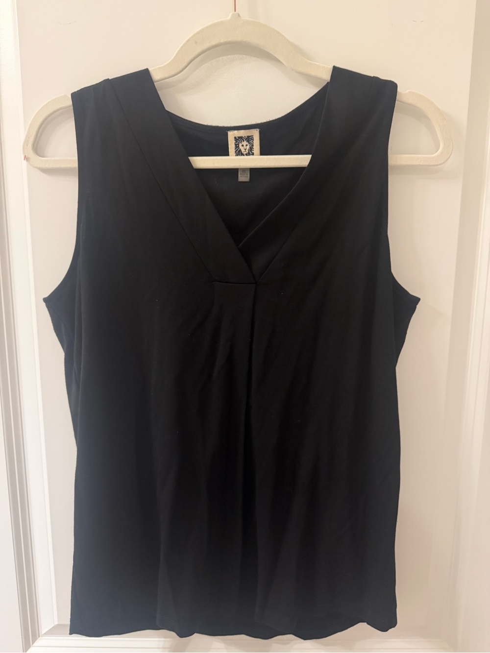 Anne Klein Black V-Neck Sleeveless Tank
